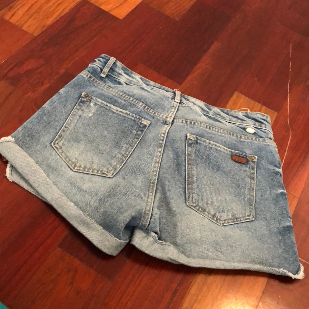 Roxy Jean shorts size 28 - Picture 4 of 5